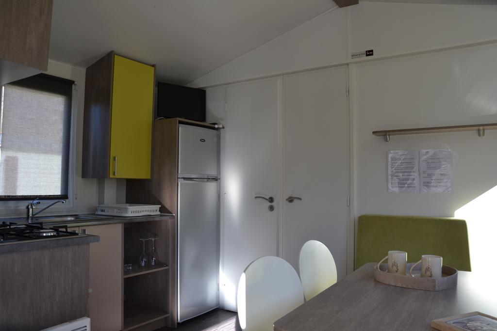 Camping La Mare Aux Fees Roquefeuil Exterior photo