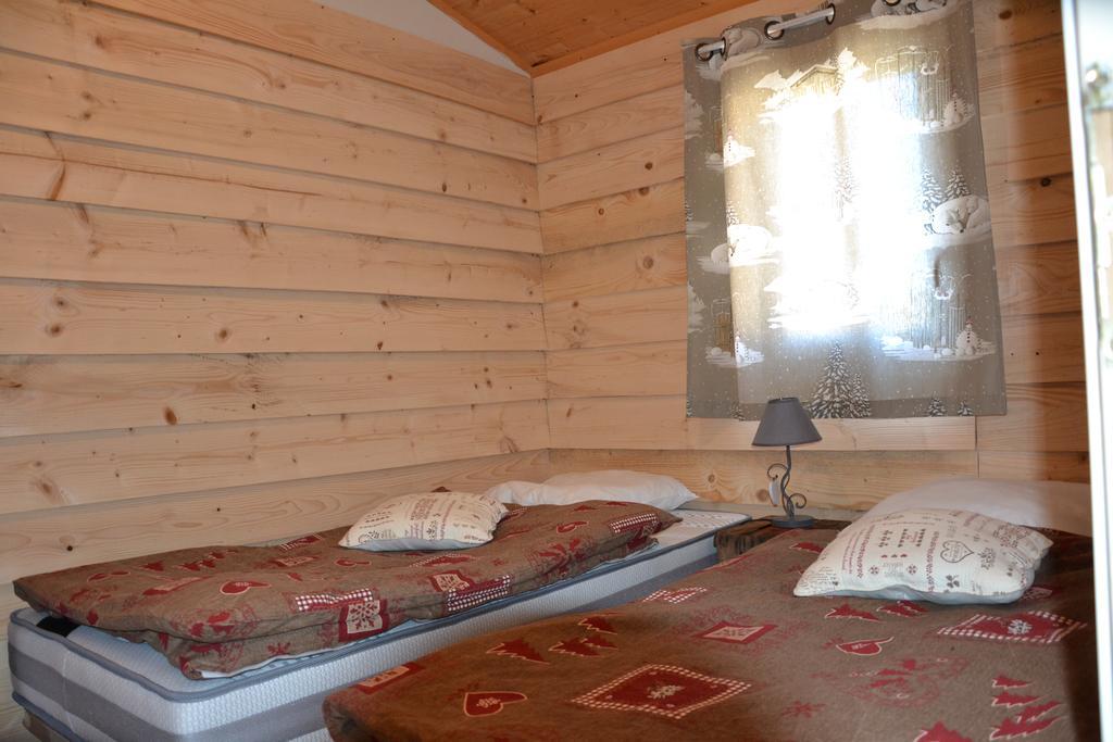 Camping La Mare Aux Fees Roquefeuil Exterior photo
